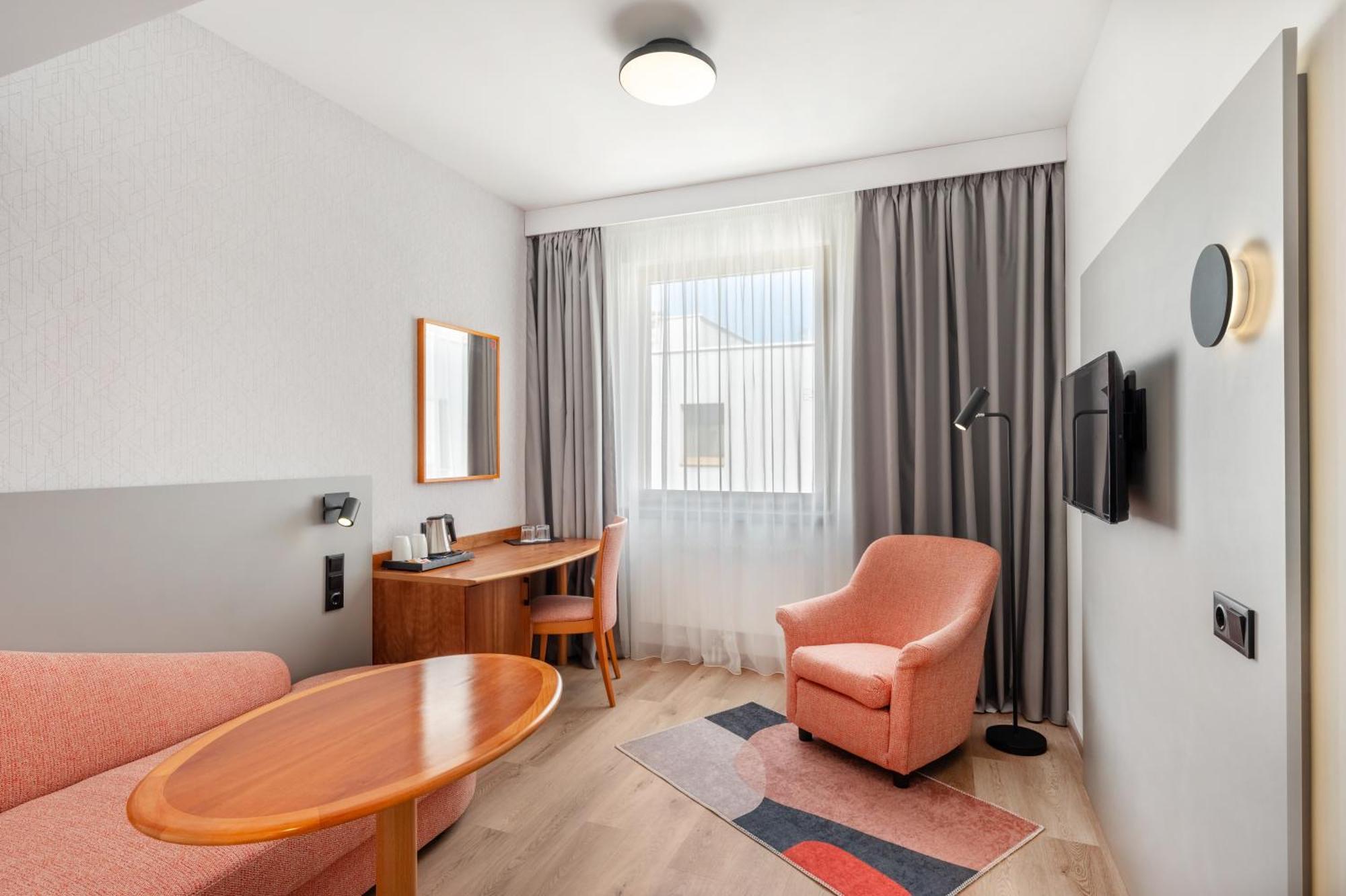 Отель Danubius Hungaria Center 4*